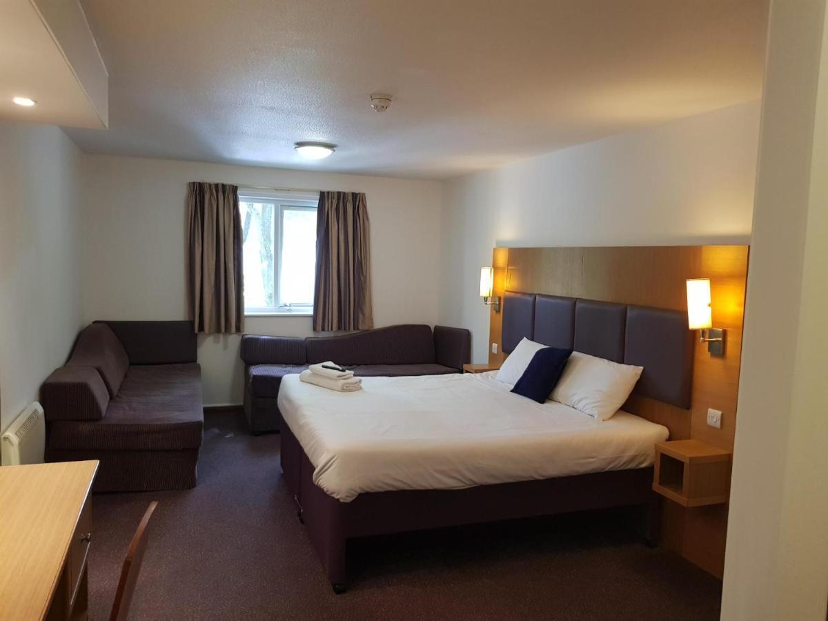 V Lodge Manchester Мидлтон Экстерьер фото