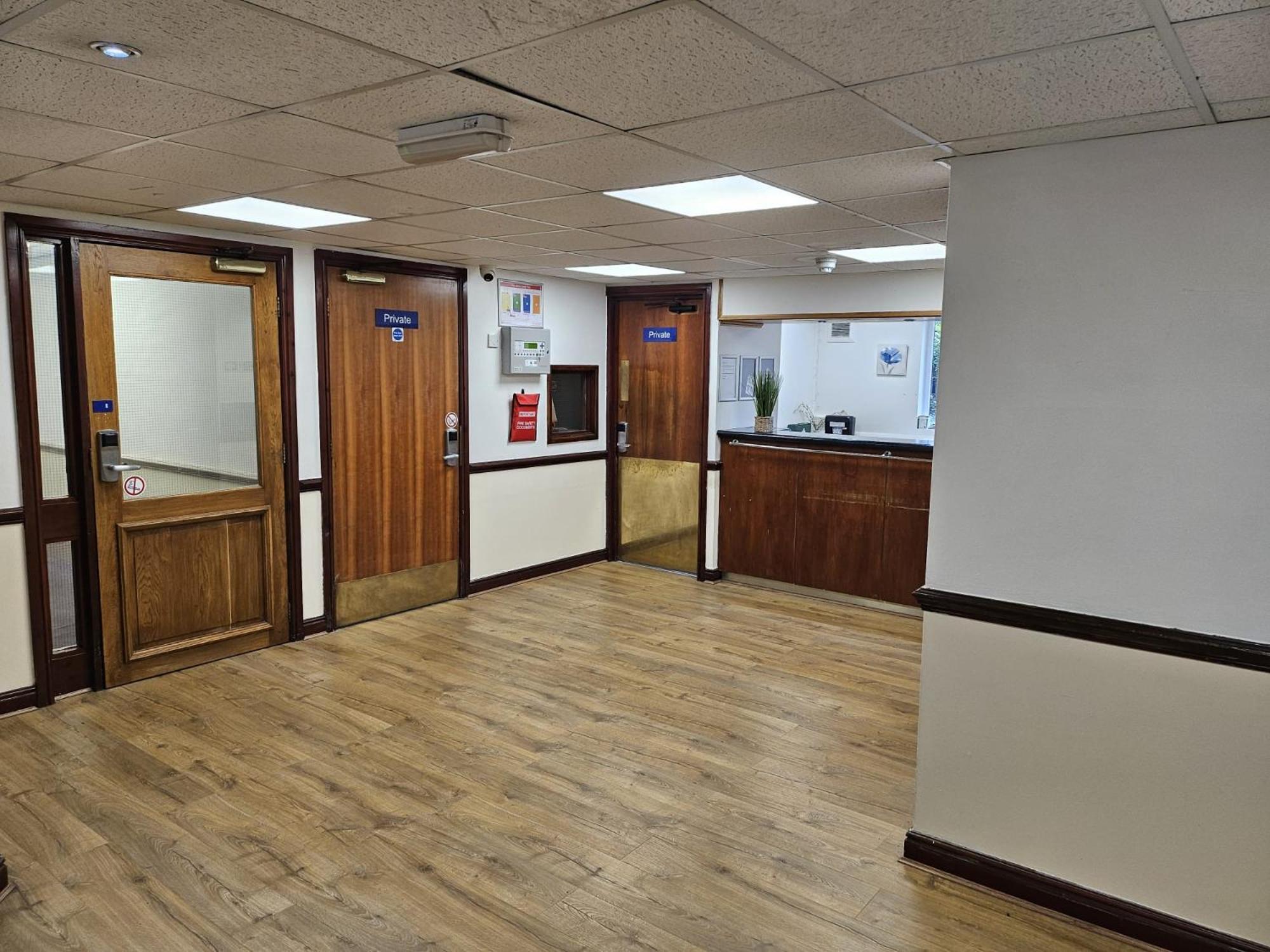 V Lodge Manchester Мидлтон Экстерьер фото