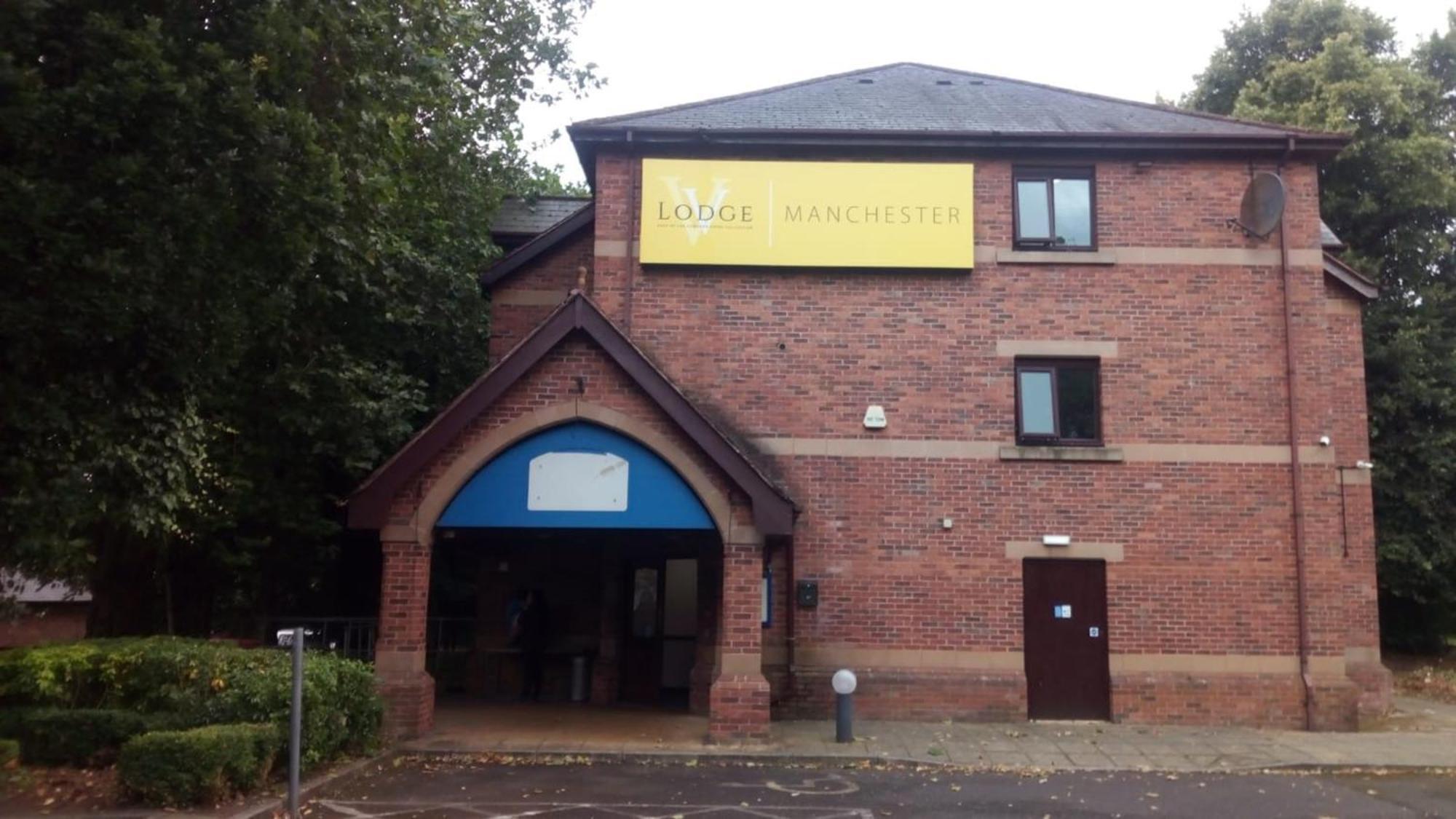 V Lodge Manchester Мидлтон Экстерьер фото