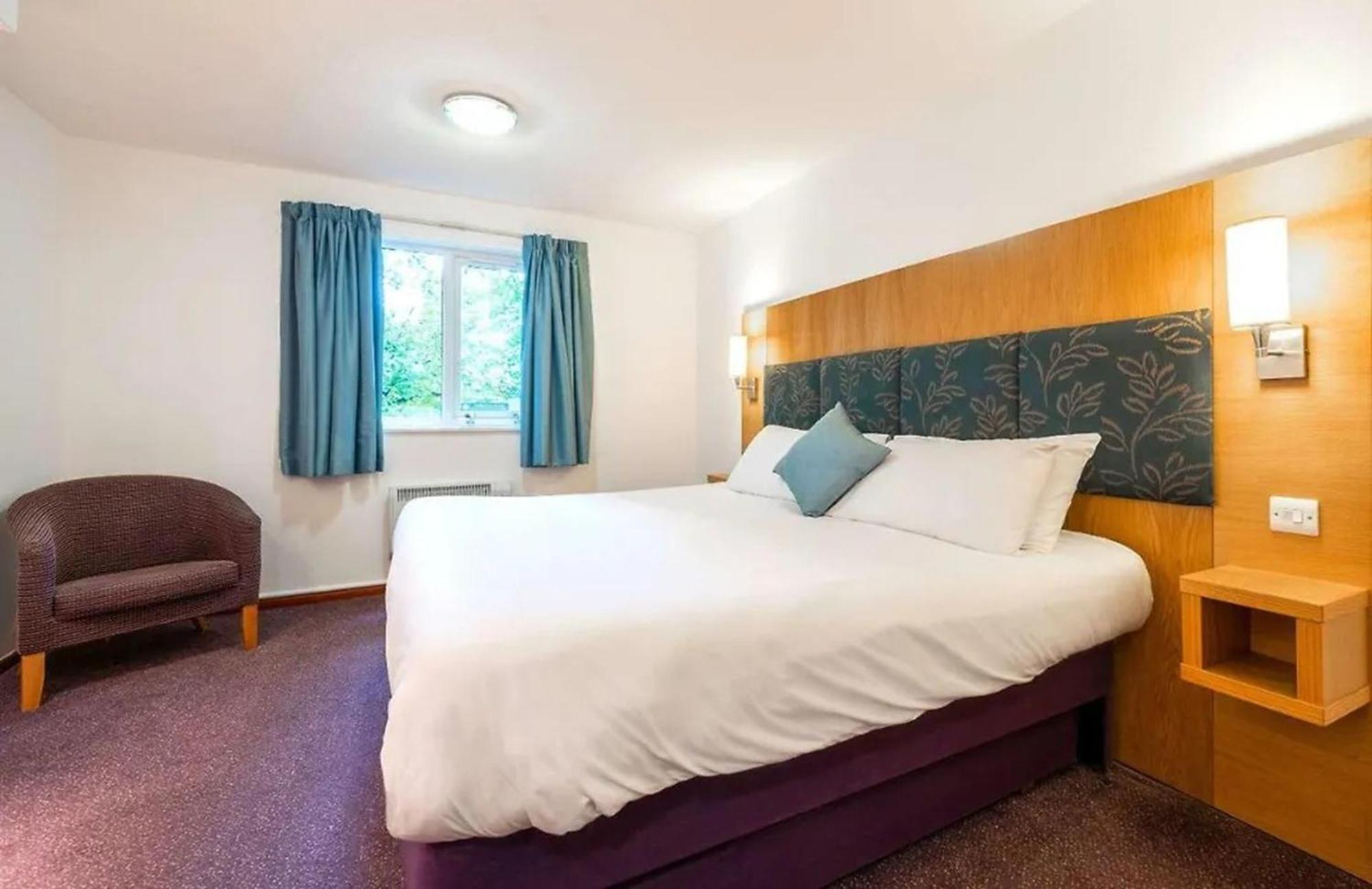 V Lodge Manchester Мидлтон Экстерьер фото