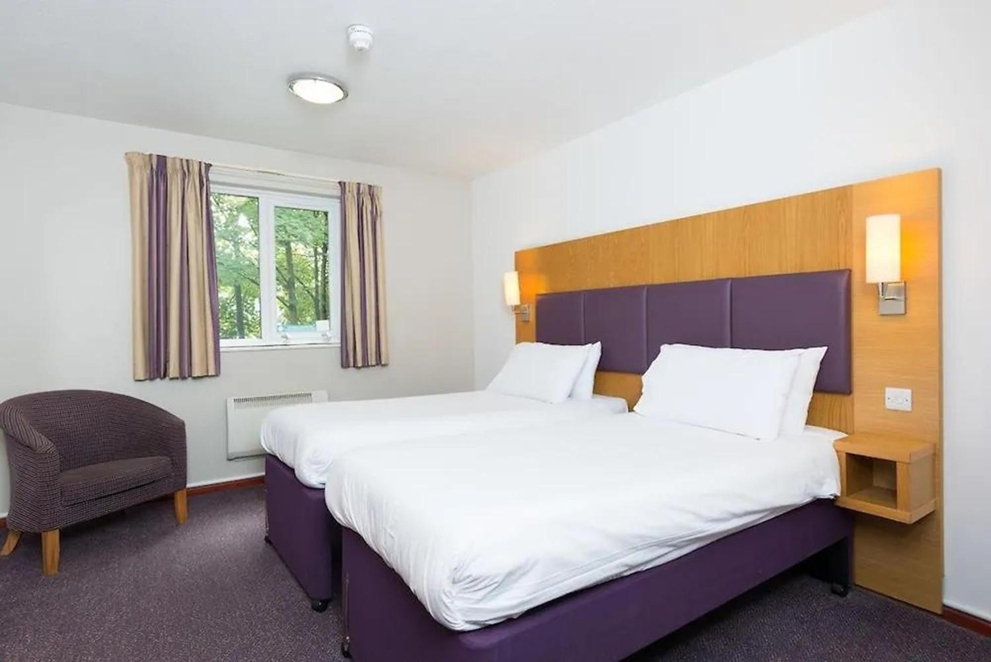 V Lodge Manchester Мидлтон Экстерьер фото