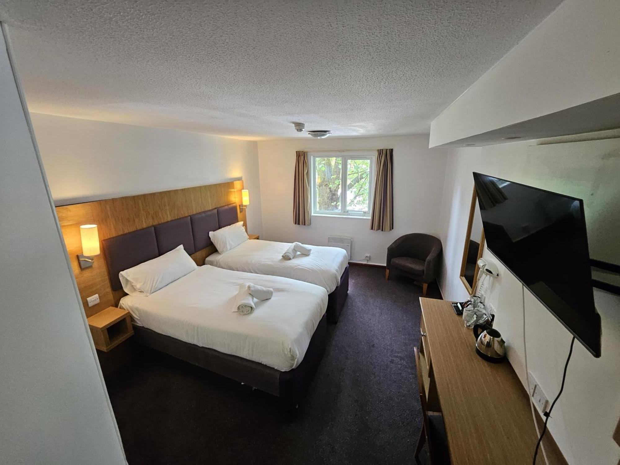 V Lodge Manchester Мидлтон Экстерьер фото